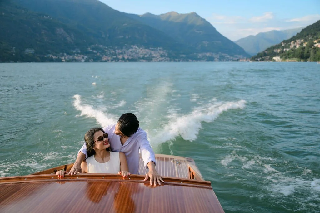 sarapaolucci-couple-having-fun-on-a-boat-trip.jpg