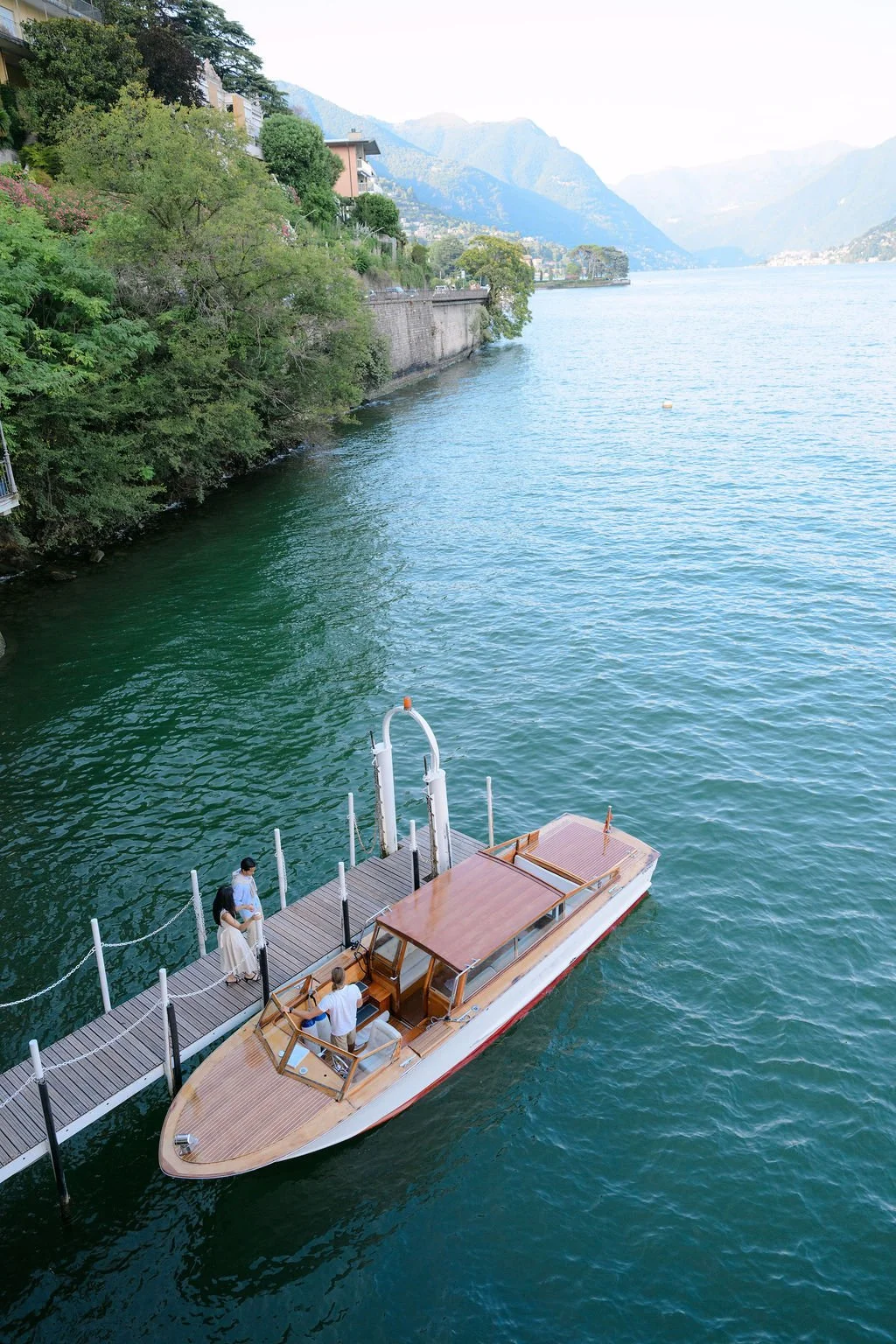 sarapaolucci-boat-leaving-from-hotel-villa-flori-como.jpg