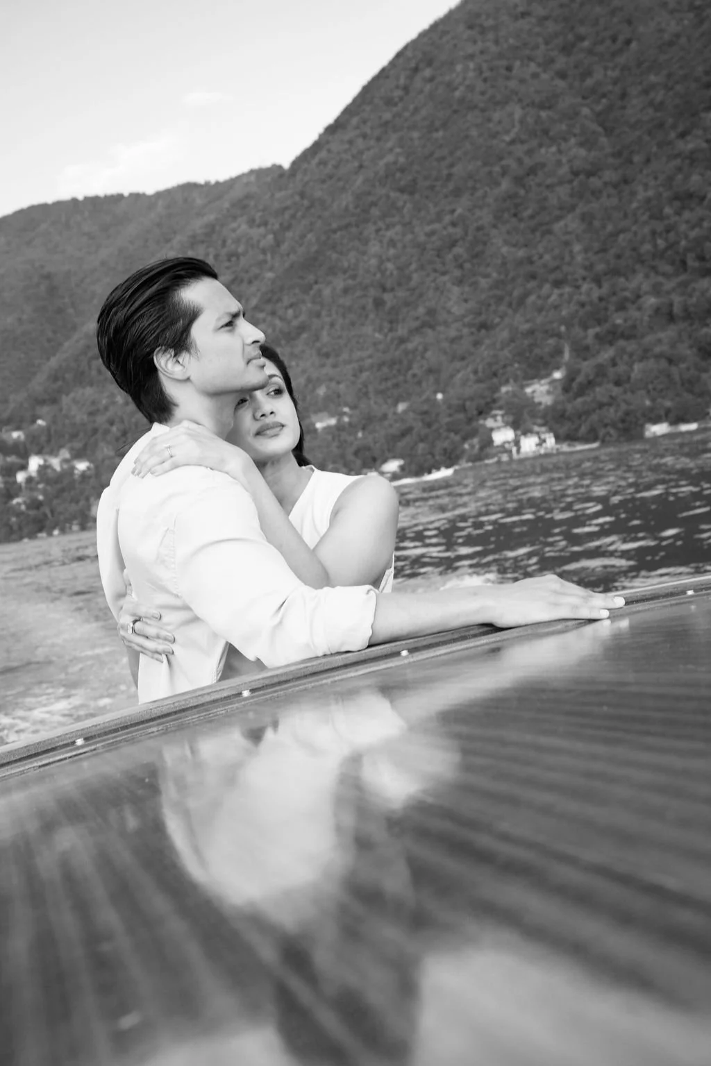 sarapaolucci-couple-holding-each-other-while-riding-a-boat-on-lake-como.jpg