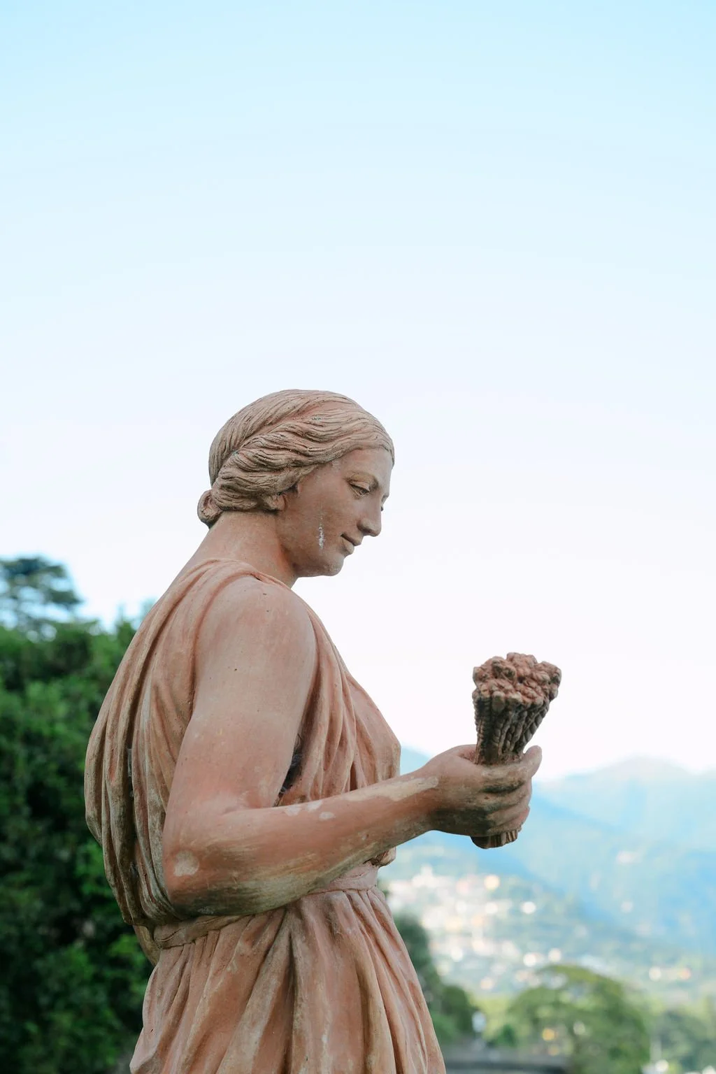 sarapaolucci-staue-detail-at-private-garden-villa-flori-como.jpg