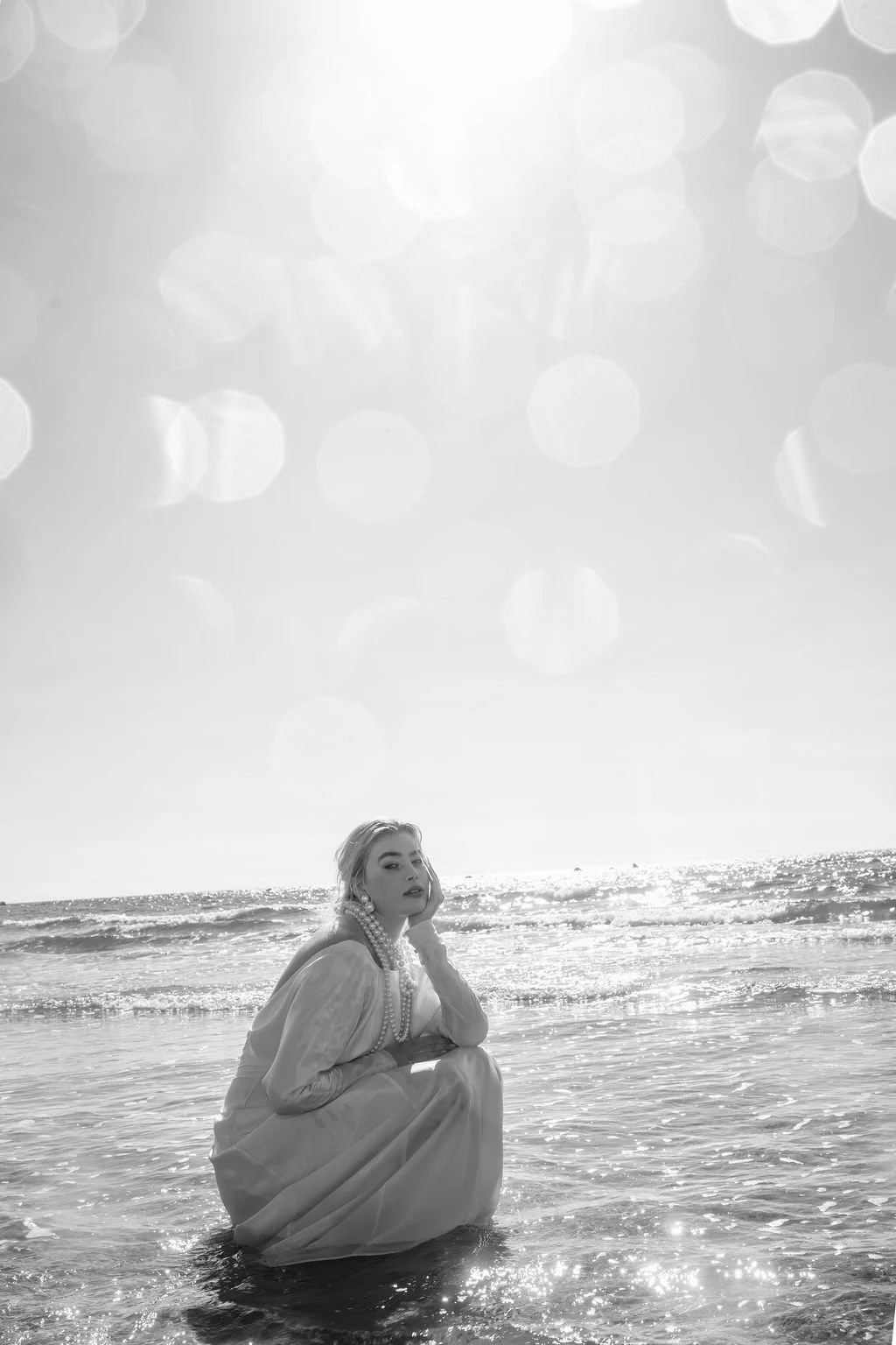 sarapaolucci-bride-sitting-on-the-beach.jpg