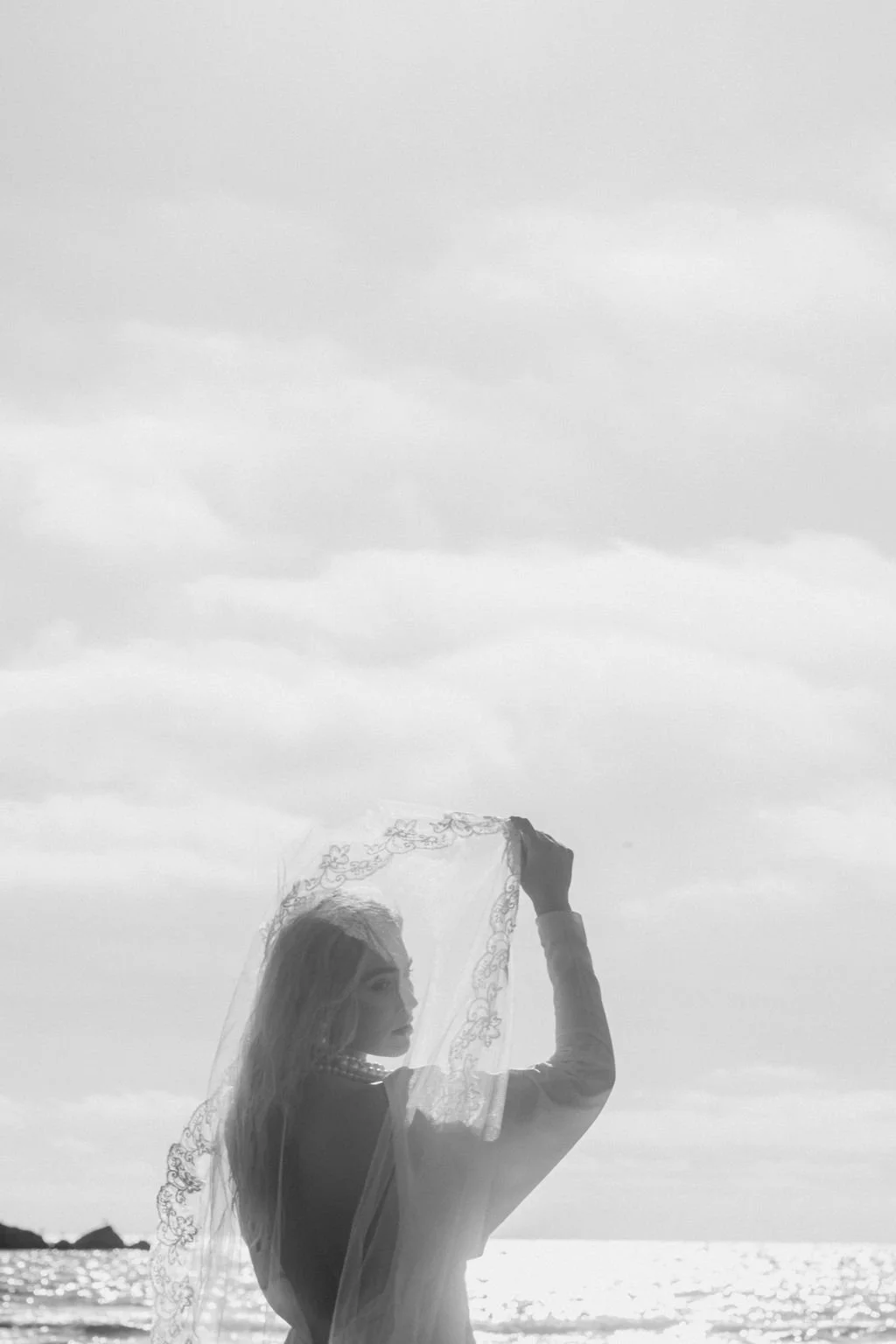 sarapaolucci-bride-lifting-up-her-veil.jpg
