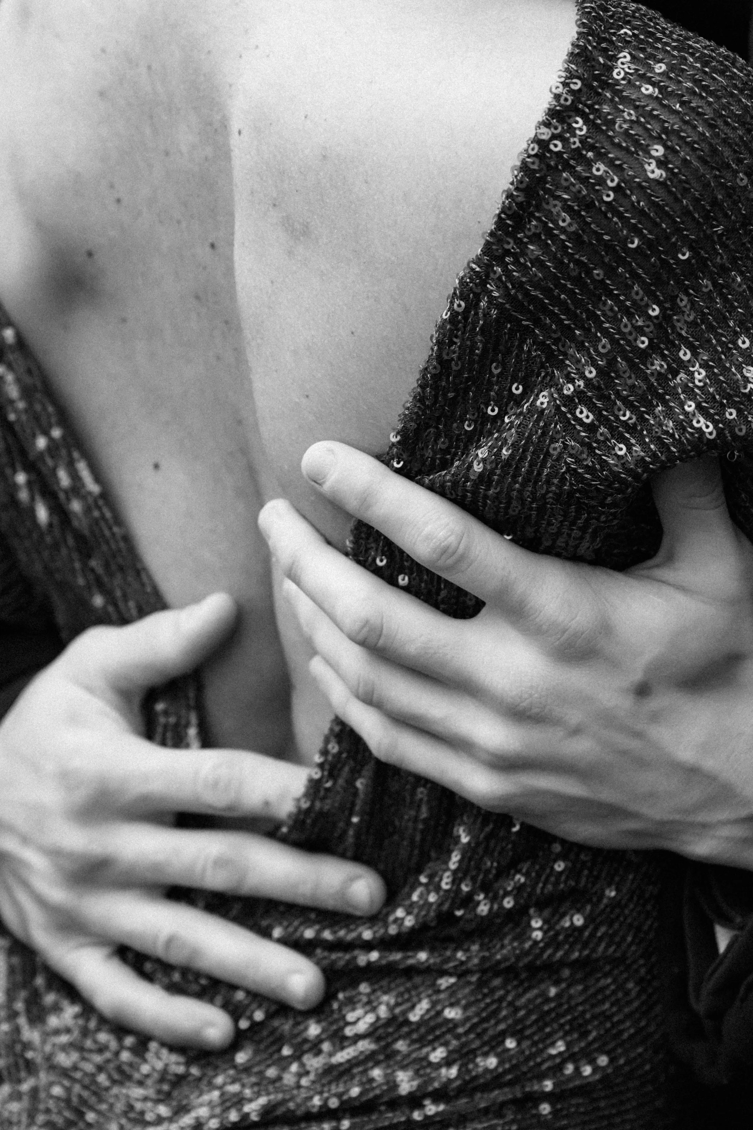 sarapaolucci-detail-of-hand-caressing-the-back-of-a-girl.jpg
