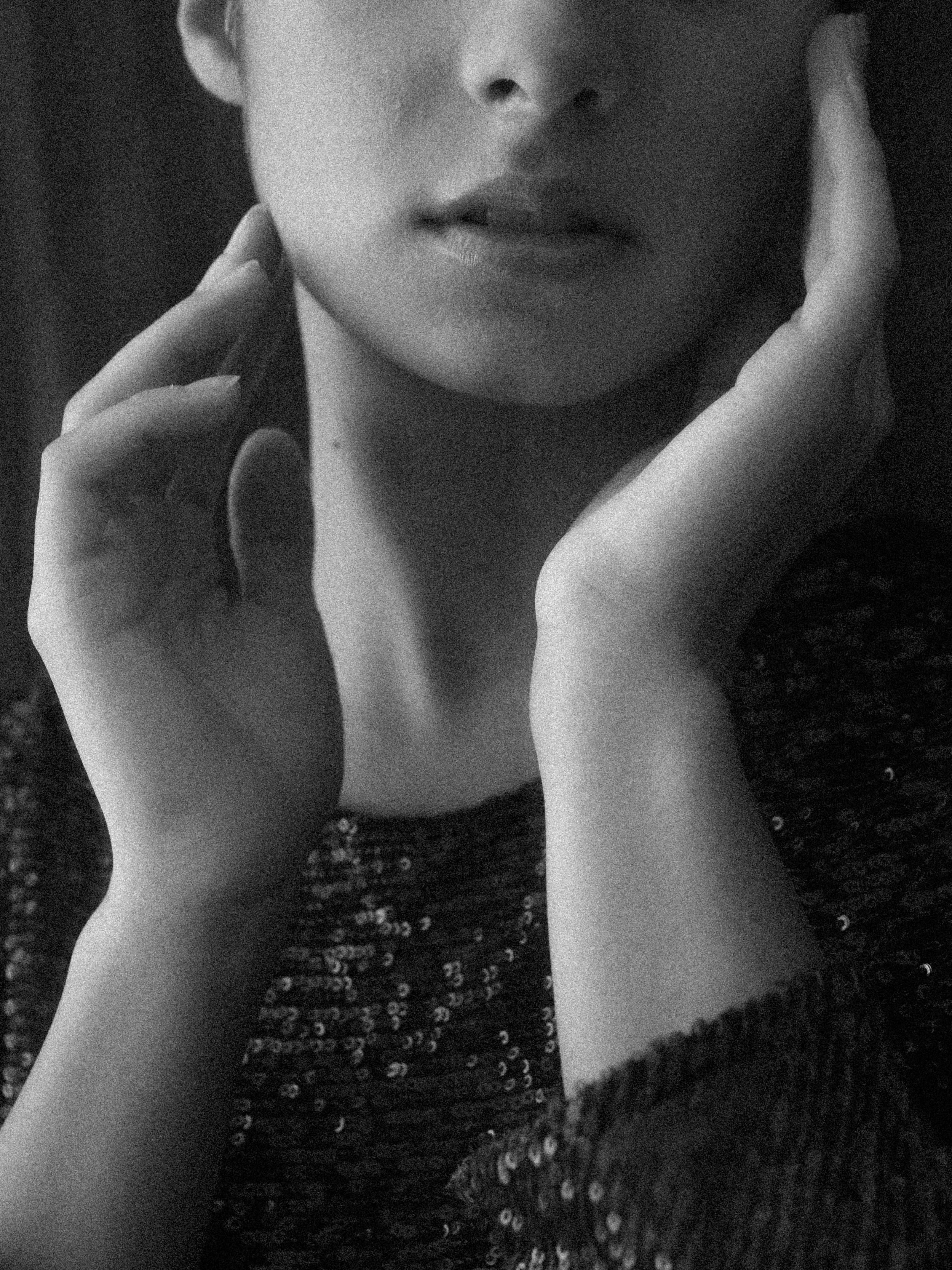 sarapaolucci-close-up-of-hands-and-lips.jpg