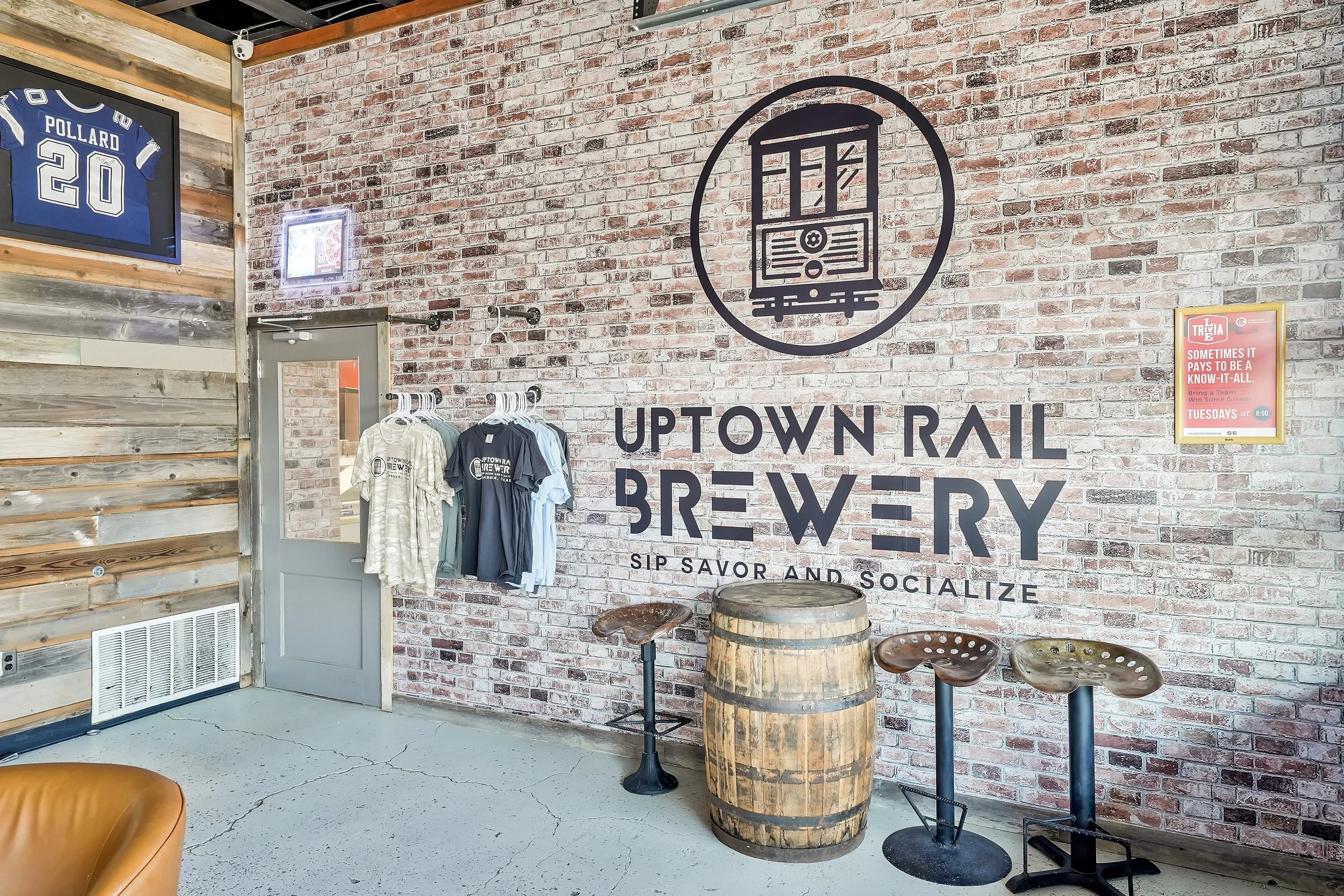 23_Uptown Rail.jpg