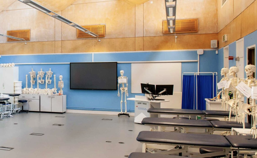​​​​​​​​​The University of Gloucestershire Injury clinic is based at Oxstalls Campus, Longlevens, Gloucester and is designed to help in the prevention and management of musculoskeletal injuries, maintain function for optimum performance and provide r