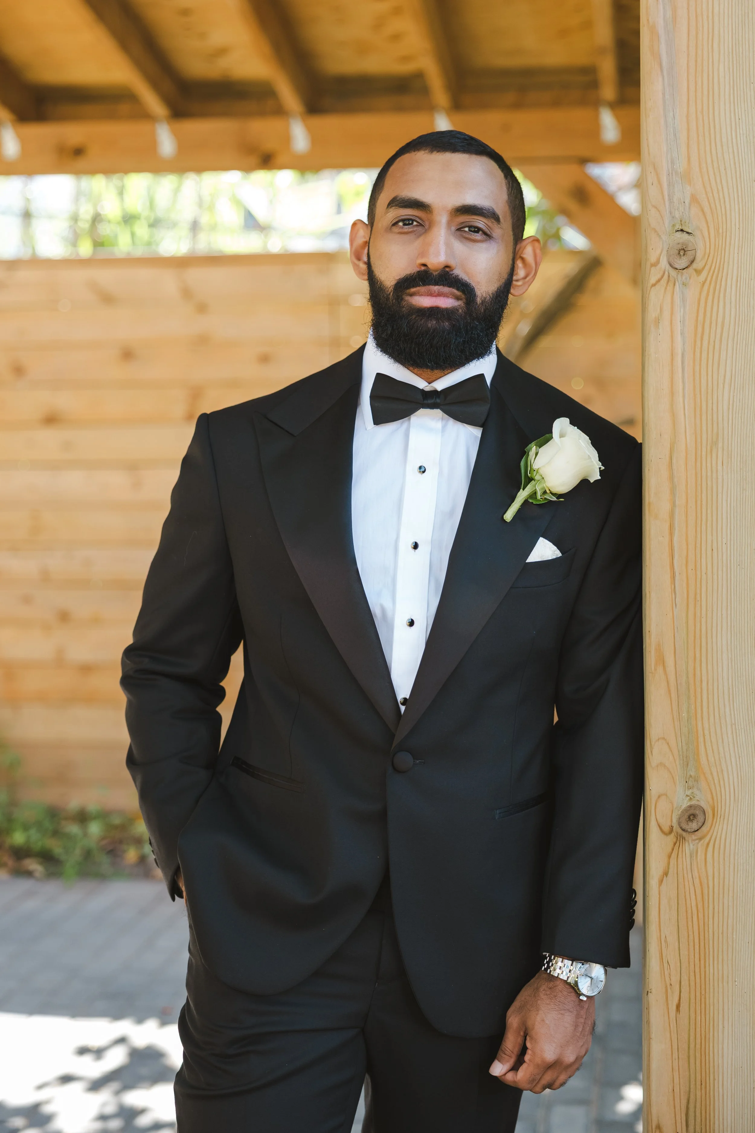 groom-solo-photo-in-suit-fedora-media.jpg