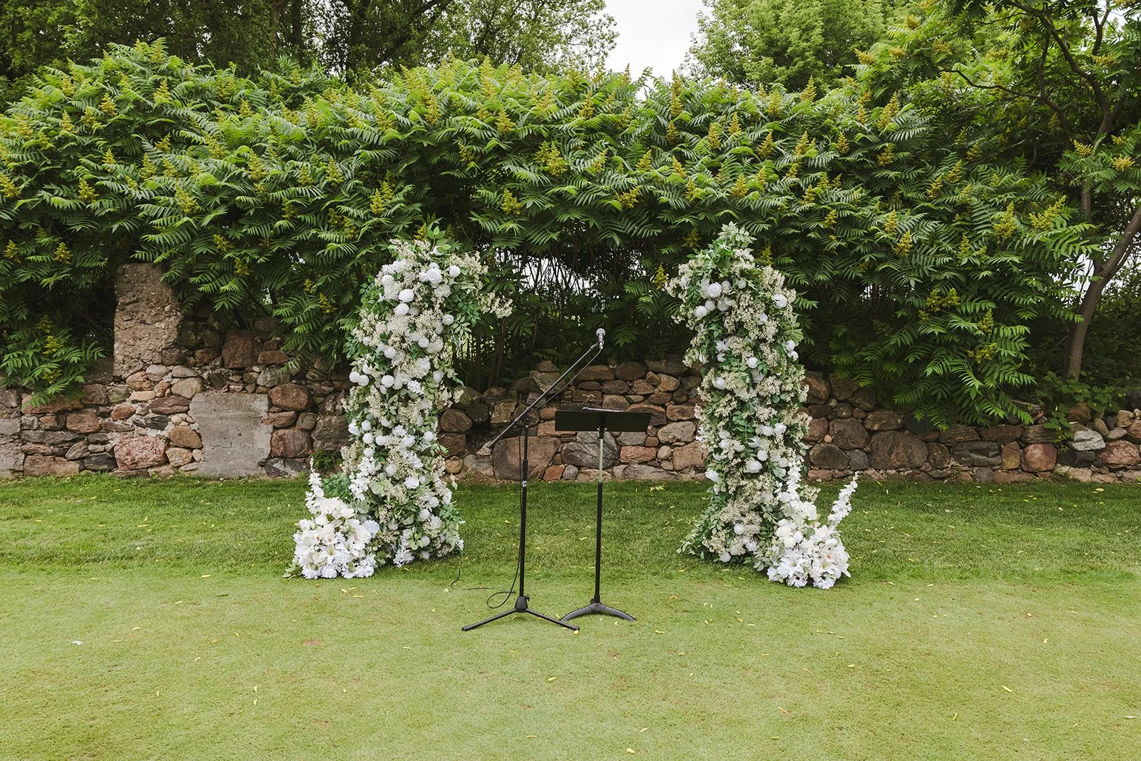 Wedding ceremony alter   Rebel Creek  Fedora Media.jpg
