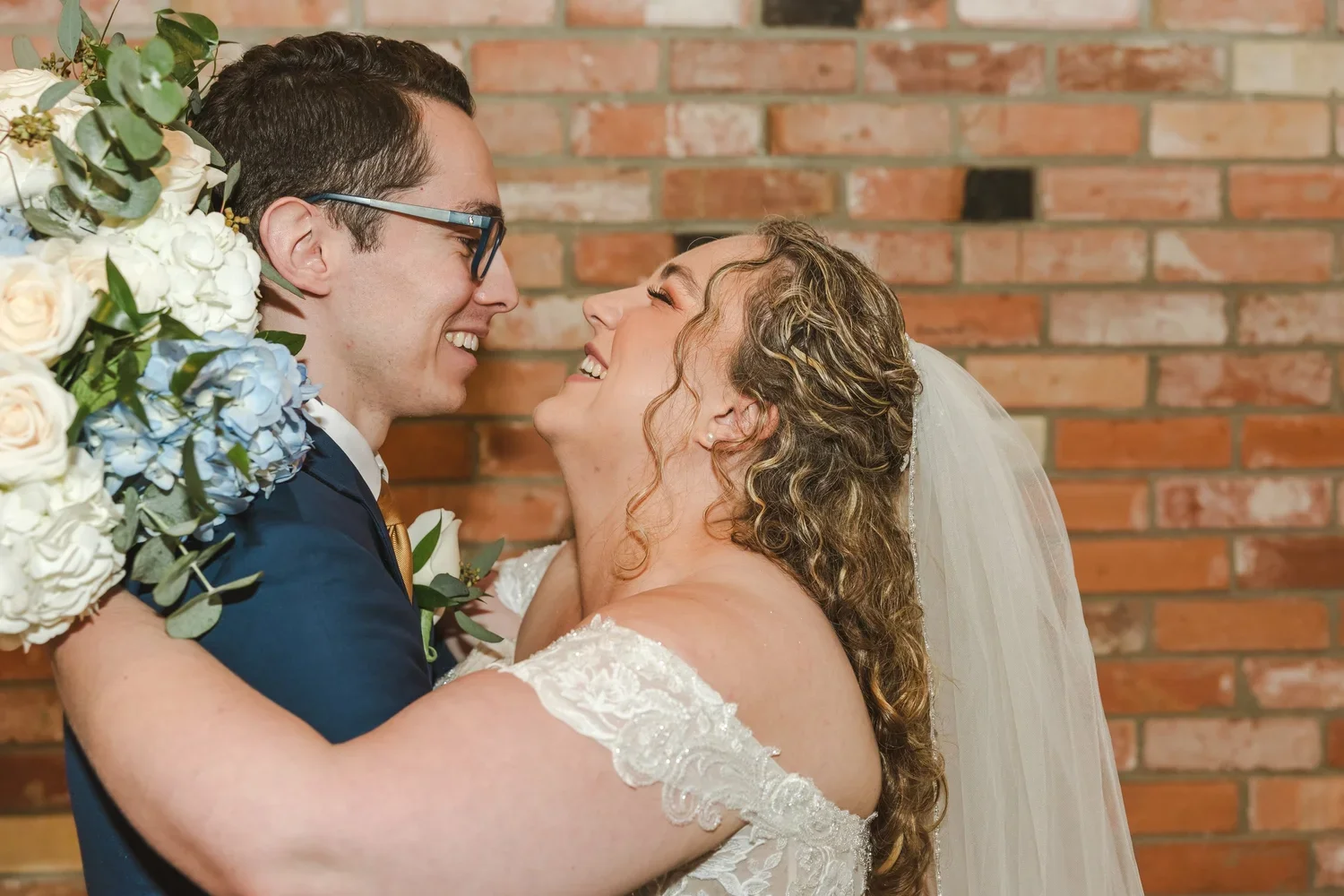 Capturing Memories, Not Stress: A Wedding Photographer's Guide to Managing Wedding Planning Stress