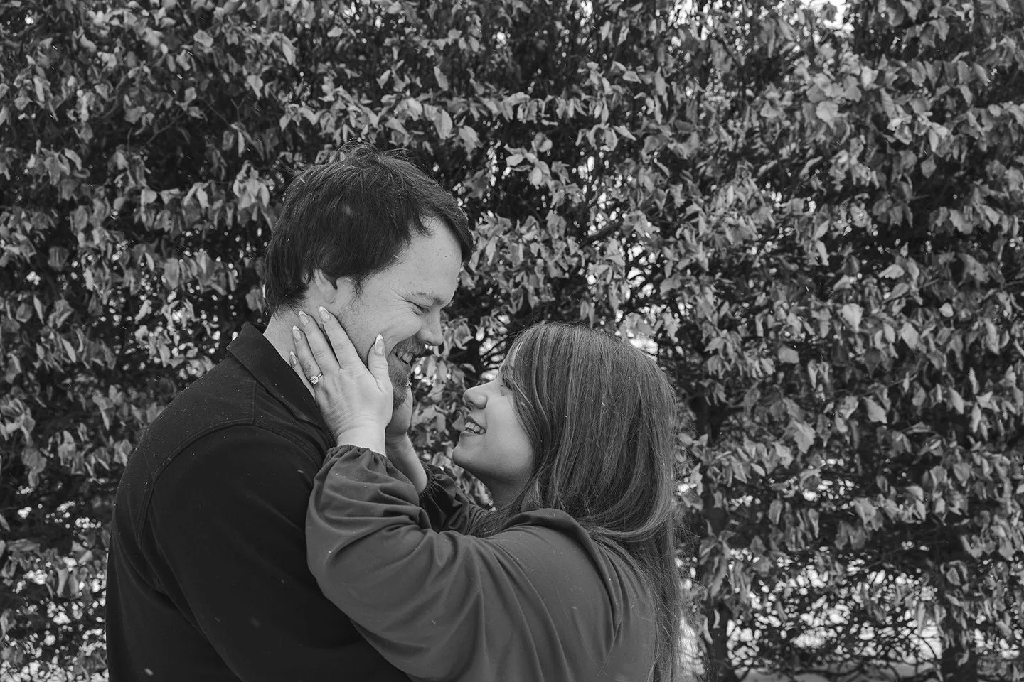Congratulations to Quinn for winning this month's Engagement Photo of the Month! This stunning capture of the adorable moment between Lisa &amp; Zach truly showcases their love. We can&rsquo;t get enough of this beautiful shot! 

#PhotoOfTheMonth #En