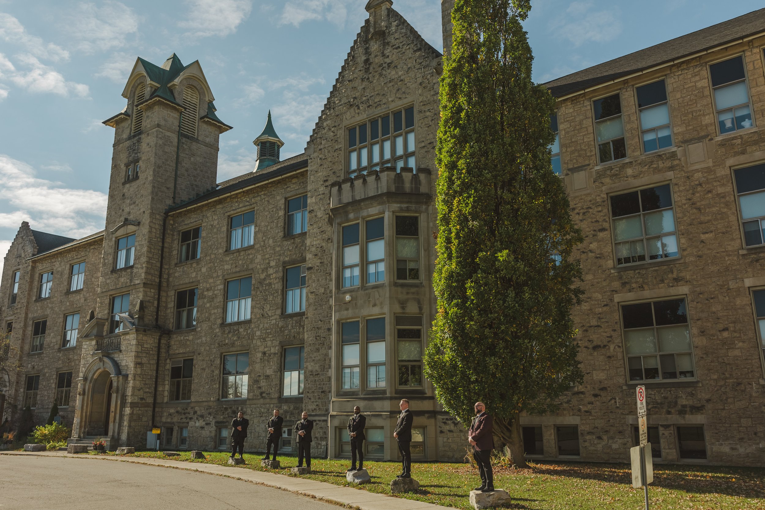 old-building-wedding-venue-with-groomsmen-fedora-media.jpg