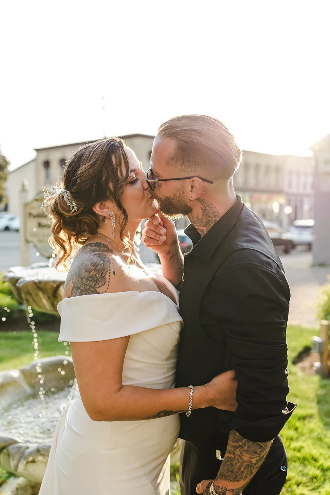 Bride and groom kiss with sun flaire  Puddicombe House  New Hamberg, ON  Fedora Media.jpg