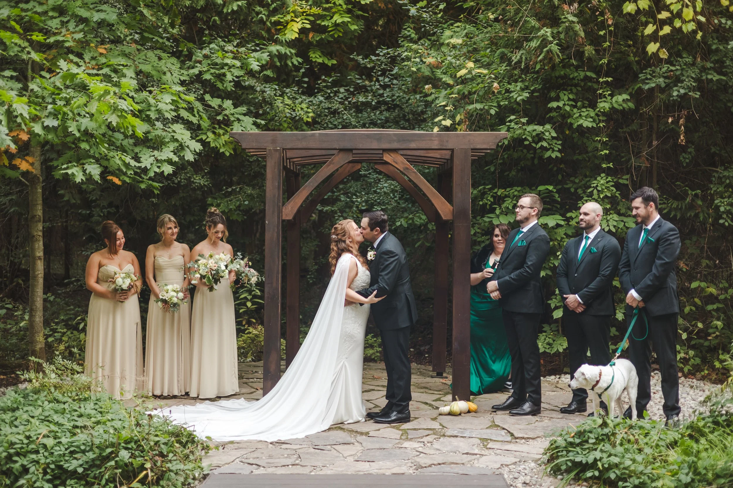 bride-and-groom-under-wooden-arch-fedora-media.jpg