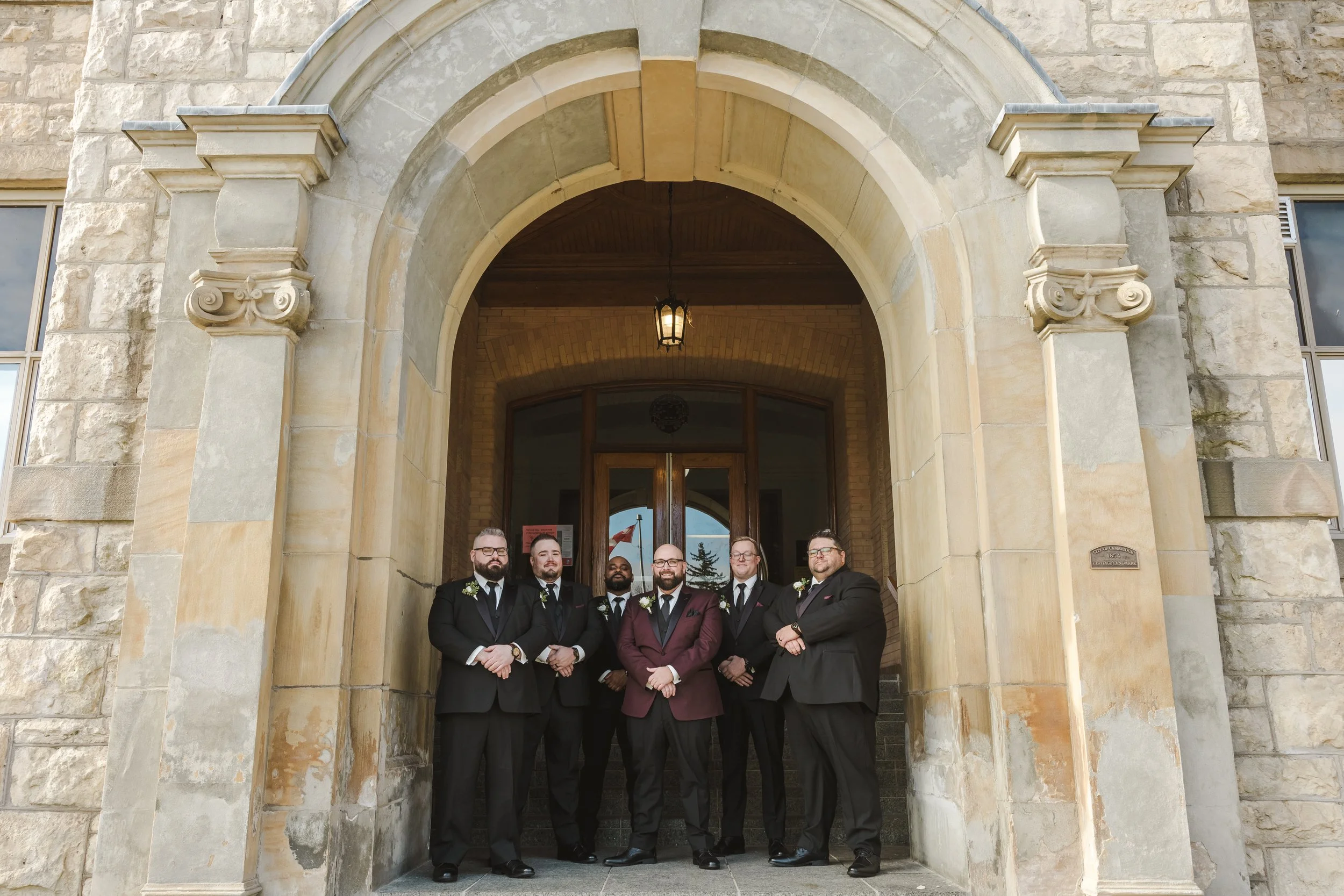 groomsmen-and-groom-group-photo-fedora-media.jpg