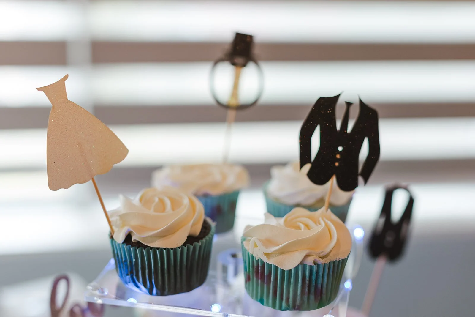 Bride and Groom Cupcakes  Cambridge Hotel  Cambridge, ON  Fedora Media.jpg
