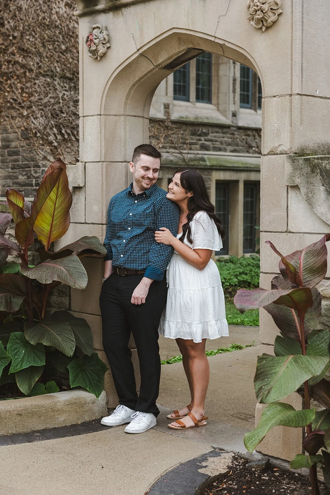 Woman hugging man from behind  Fedora Media.jpg