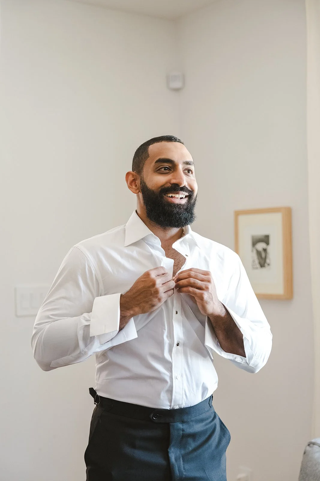 Groom buttoning shirt on wedding day  Hamilton, ON  Royal Hamilton Yacht Club  Fedora Media .jpg