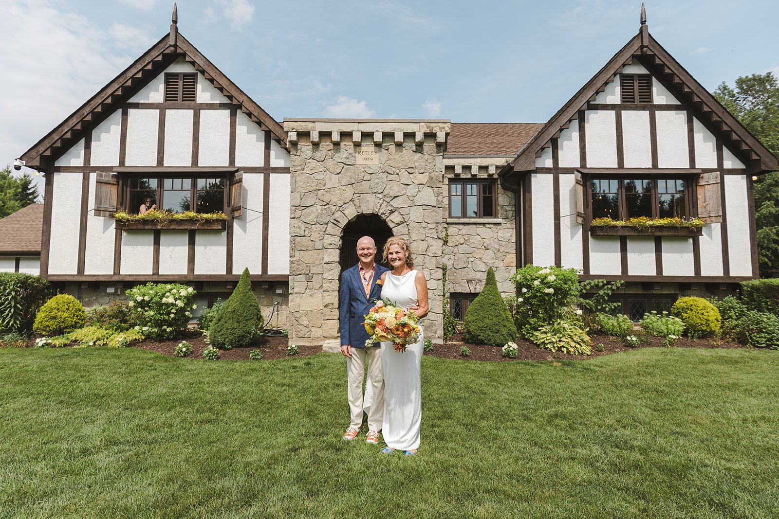 Bride and groom in front of rustic cottage  Erin Estates  Fedora Media.jpg