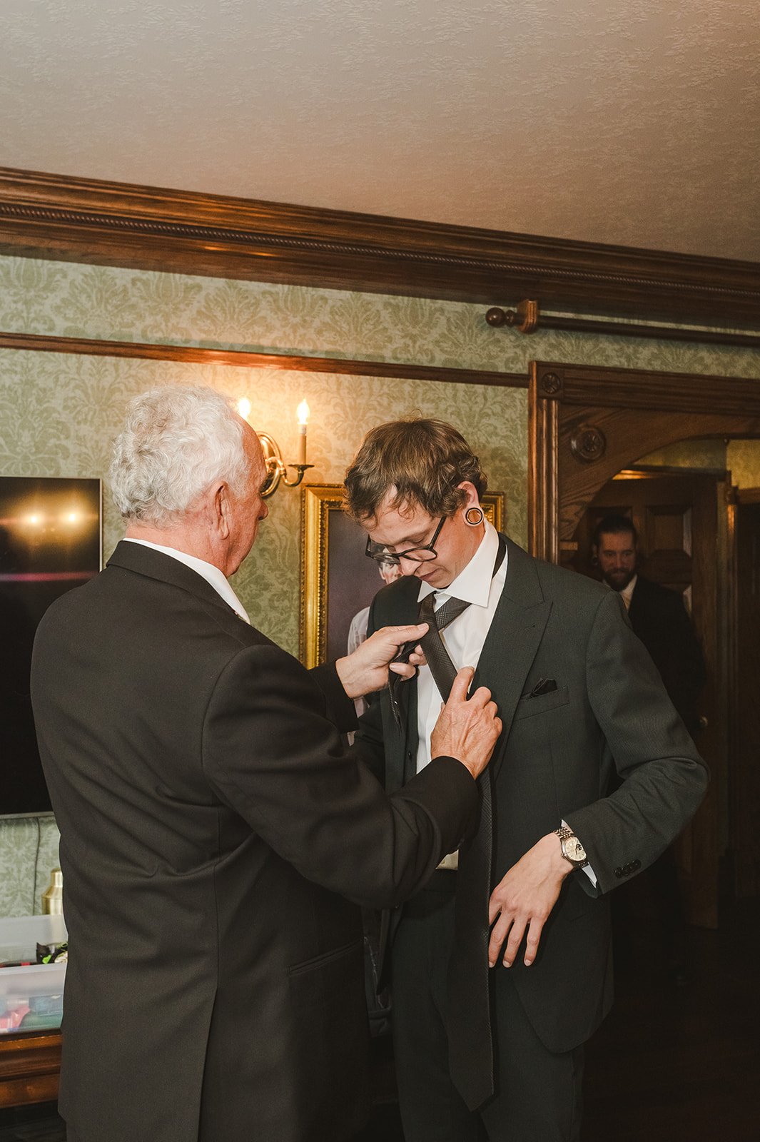 Groom's father tying his tie for him  Erin Estates  Fedora Media.jpg