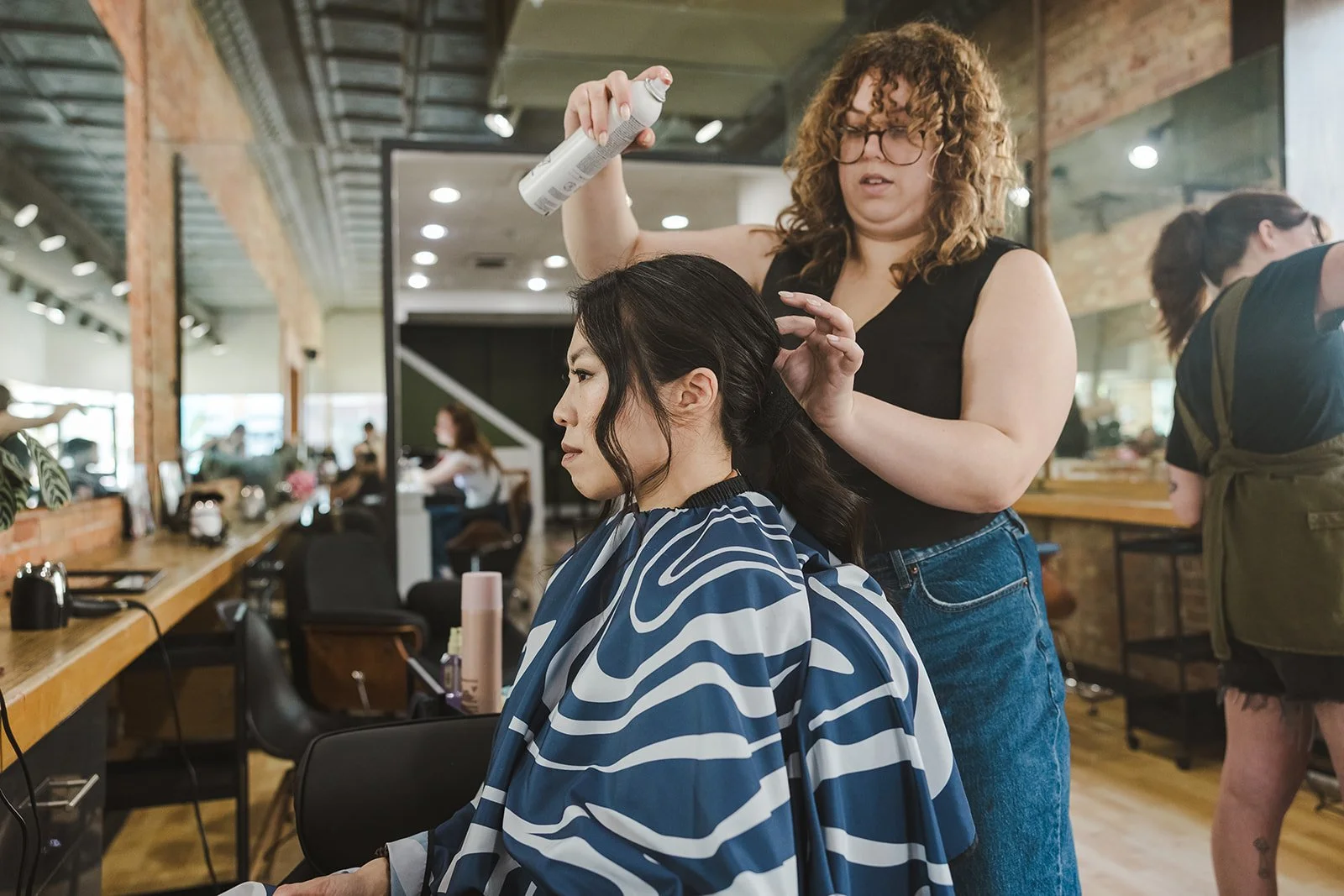 Bride getting hair done on wedding day  Kitchener, ON  THE museum  Fedora Media.jpg