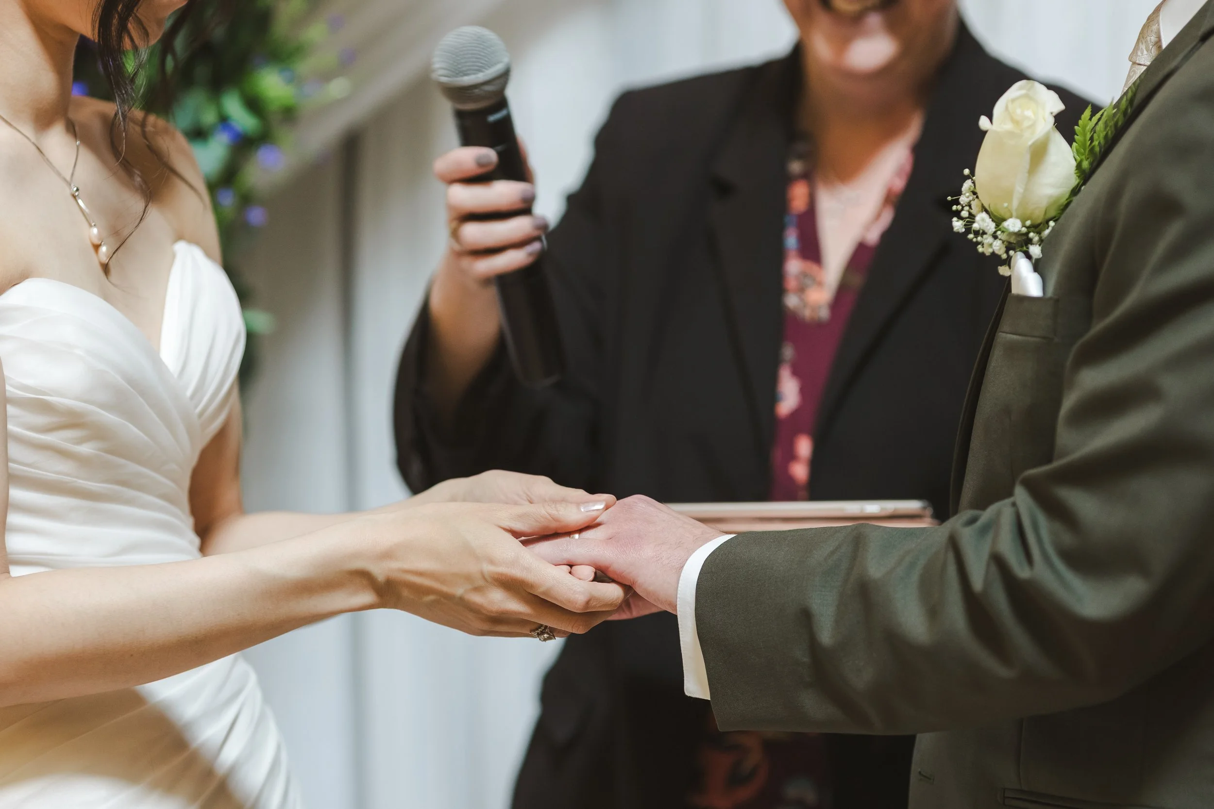 closeup-hands-wedding-Fedora-Media.jpg
