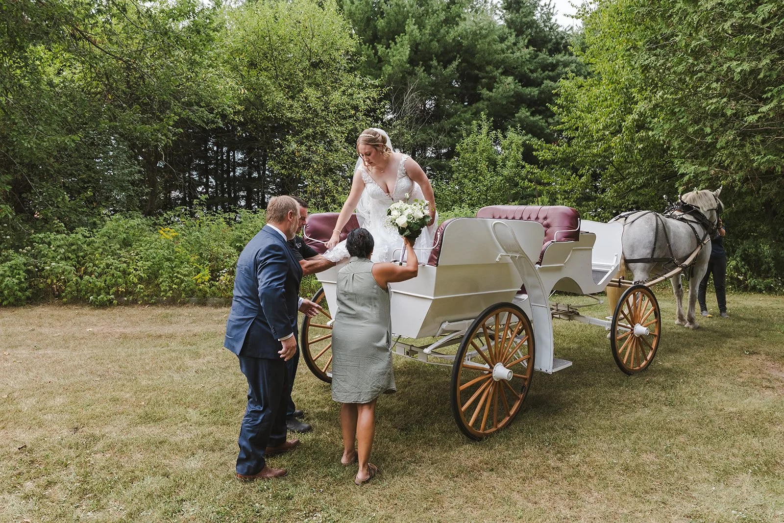 Bride in horse drawn carriage  CJ Country events  Guelph, ON  Fedora Media.jpg