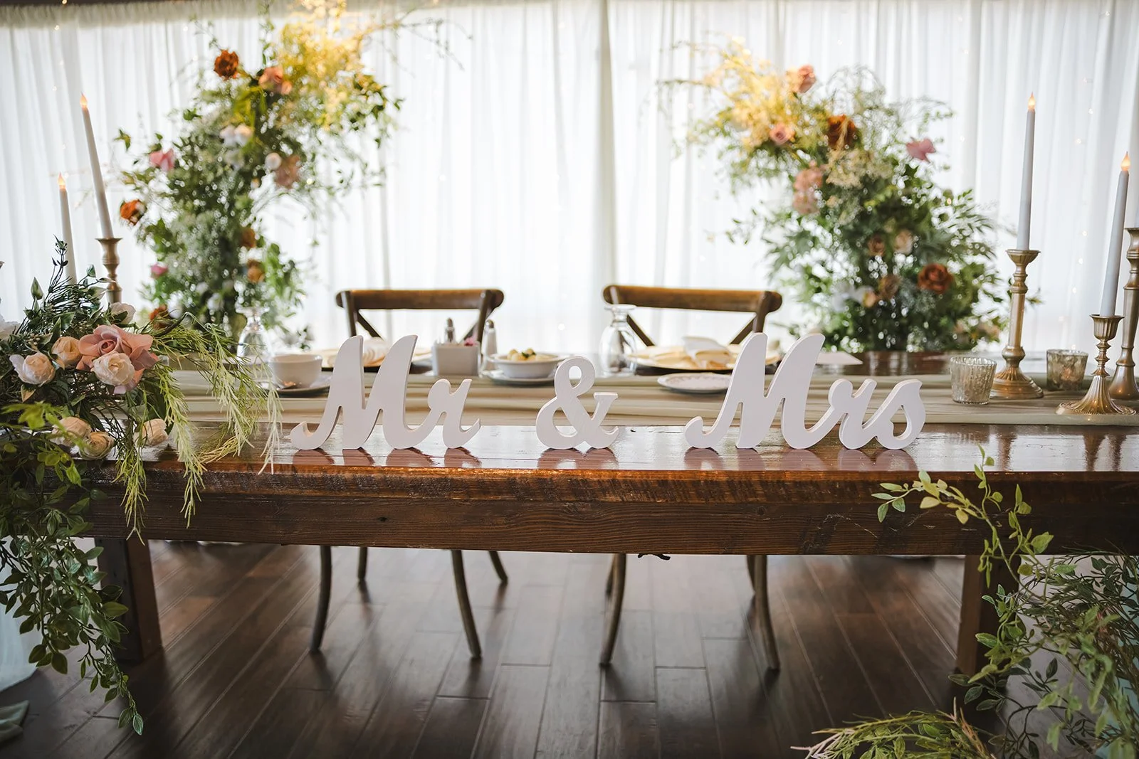 mr and mrs sign on head table in reception space  Hamilton, ON  Royal Hamilton Yacht Club  Fedora Media .jpg