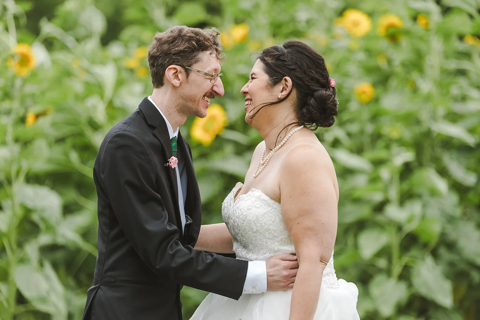 Bride and groom posing in front of sunflowers  Hamilton, ON  Glen Drummond Farm  Fedora Media.jpg