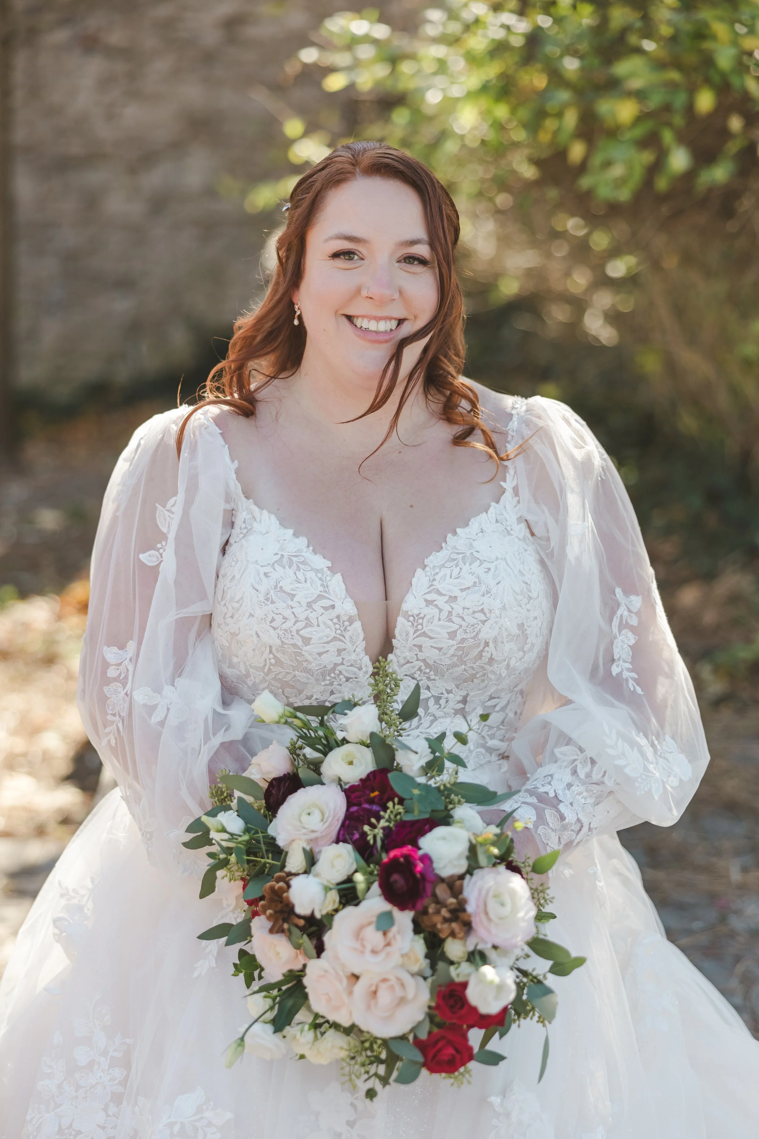 bride-holding-bouquet-fedora-media.jpg