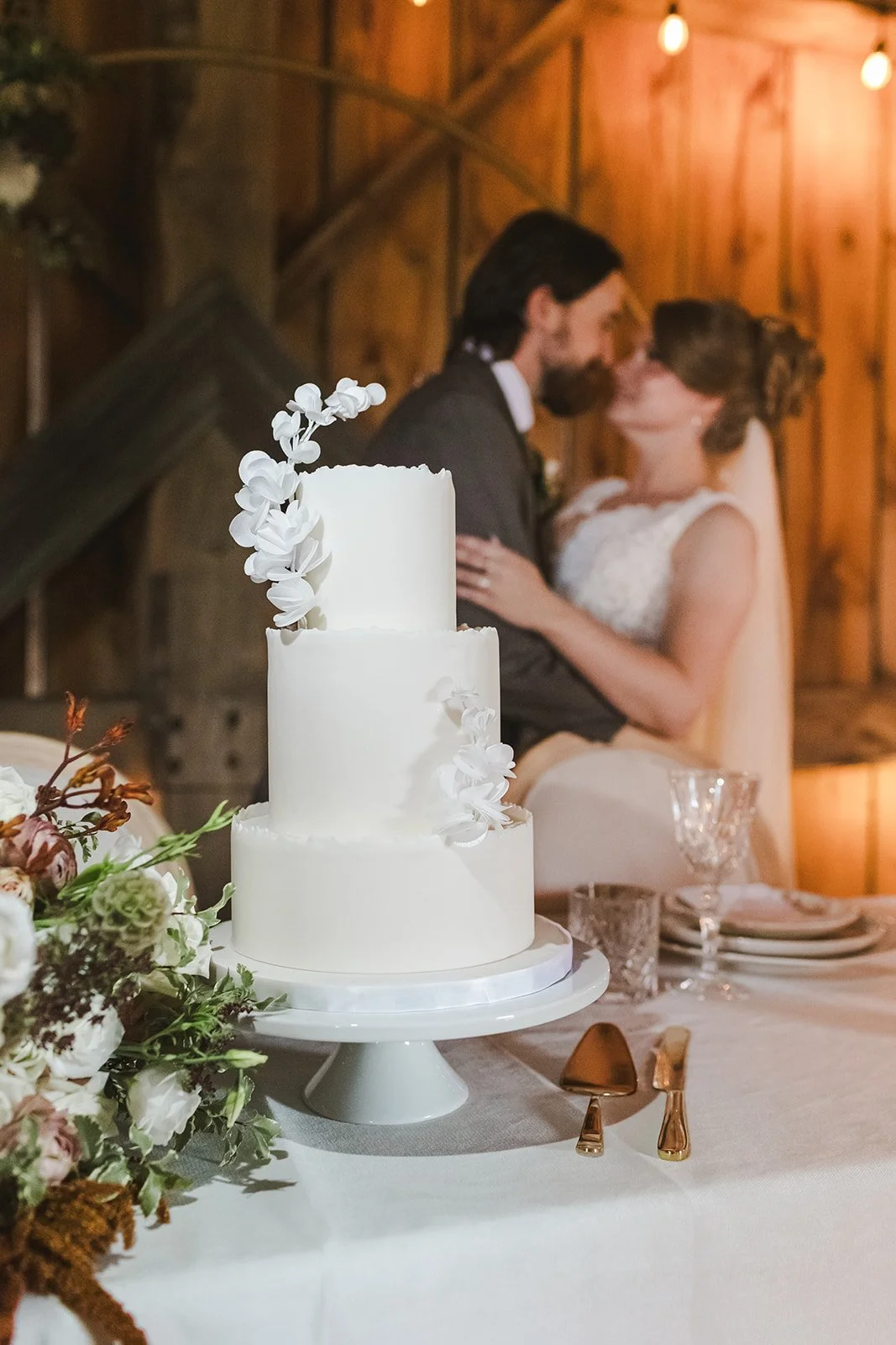 White wedding cake with white flowers  Cloudnine Alpaca Farm  Fedora Media.jpg