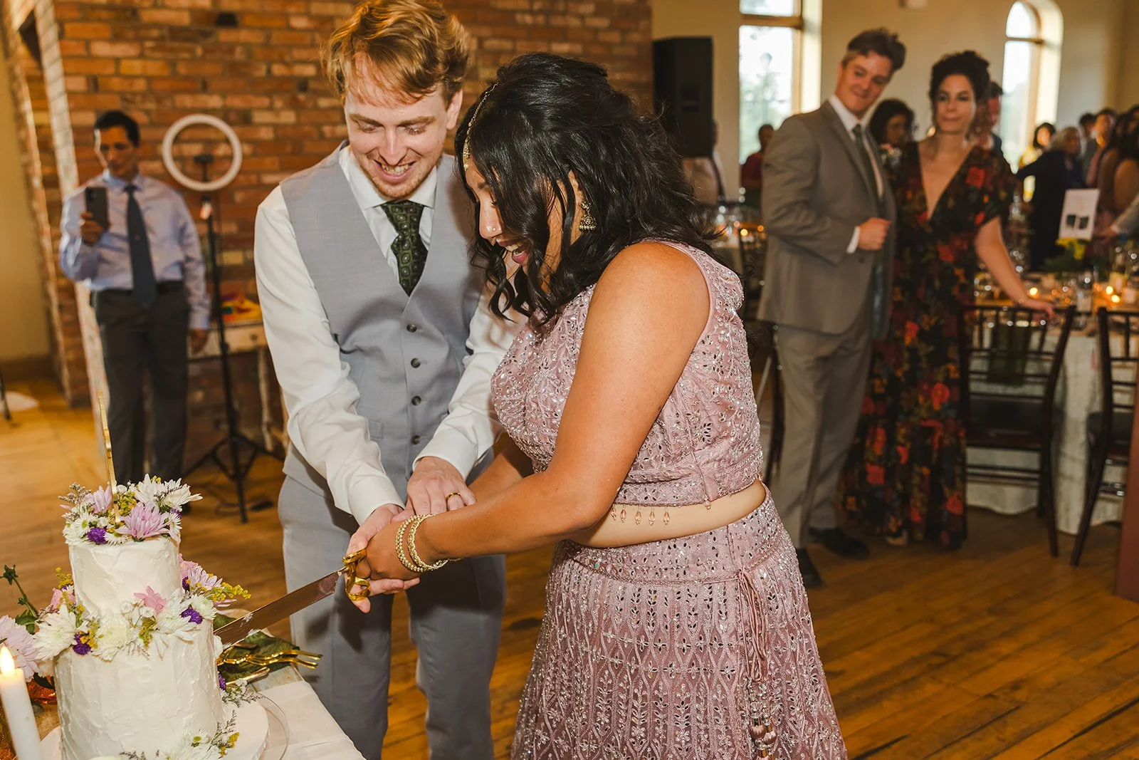 Bride and groom cutting wedding cake  River's Edge  Arlington Hotel  Paris, ON  Fedora Media.jpg