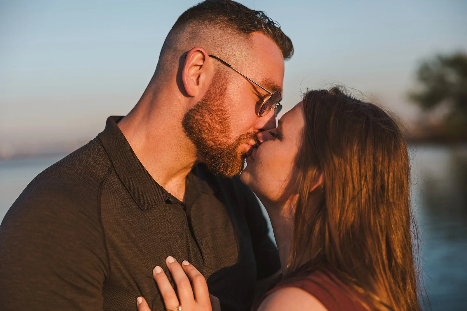 Couple kissing at sunset  Ontario Engagement  Fedora Media.jpg
