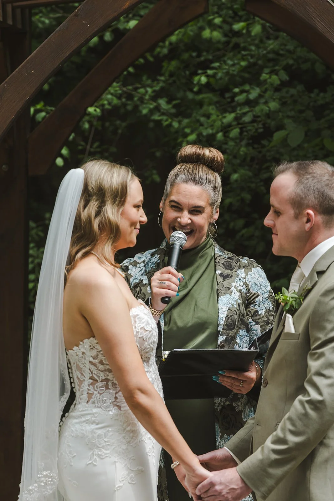 Bride and groom with officiant at altar  Erin Estates  Fedora Media.jpg
