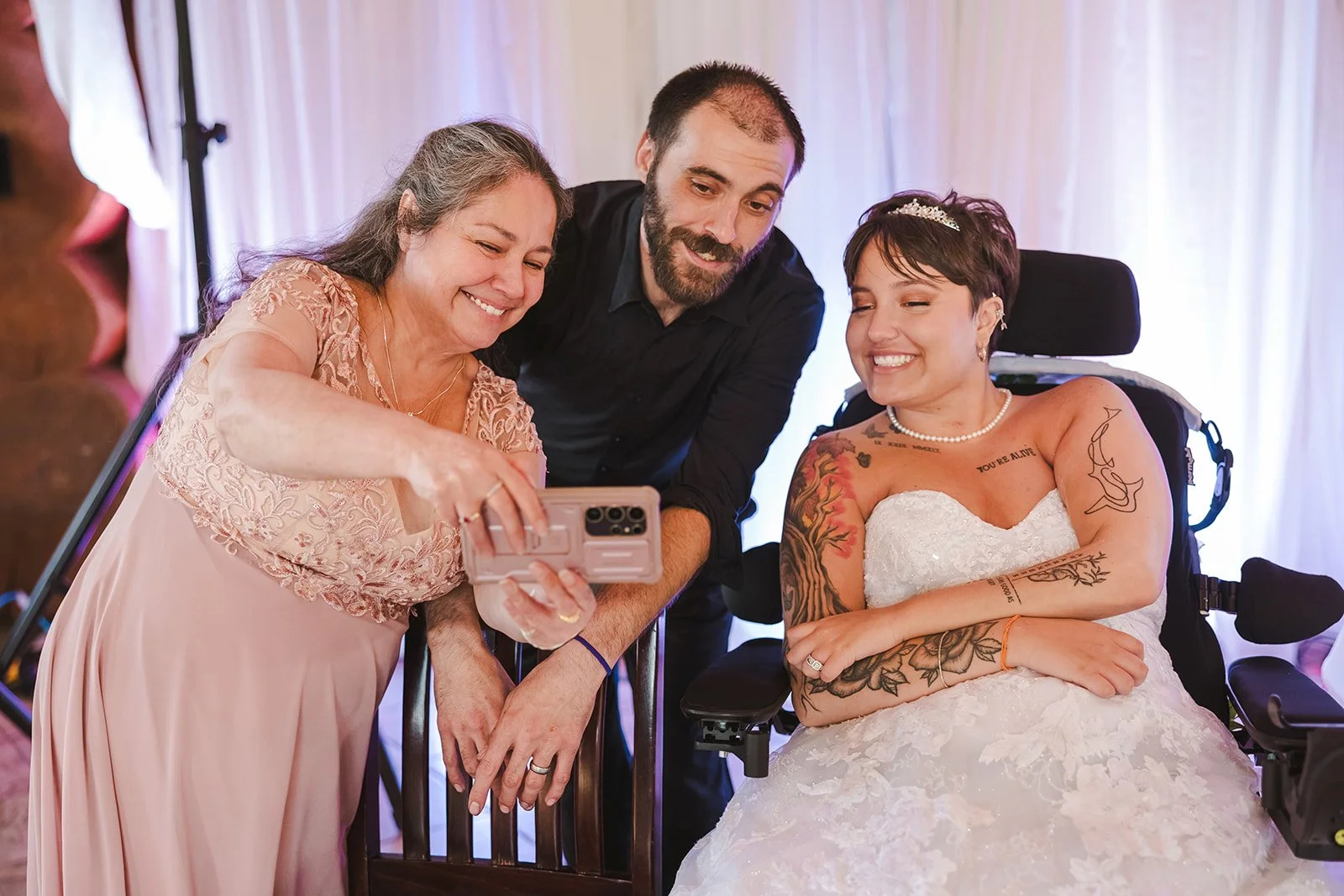 Bride selfie with guests  Pine Valley Chalet  Kitchener, ON  Fedora Media.jpg