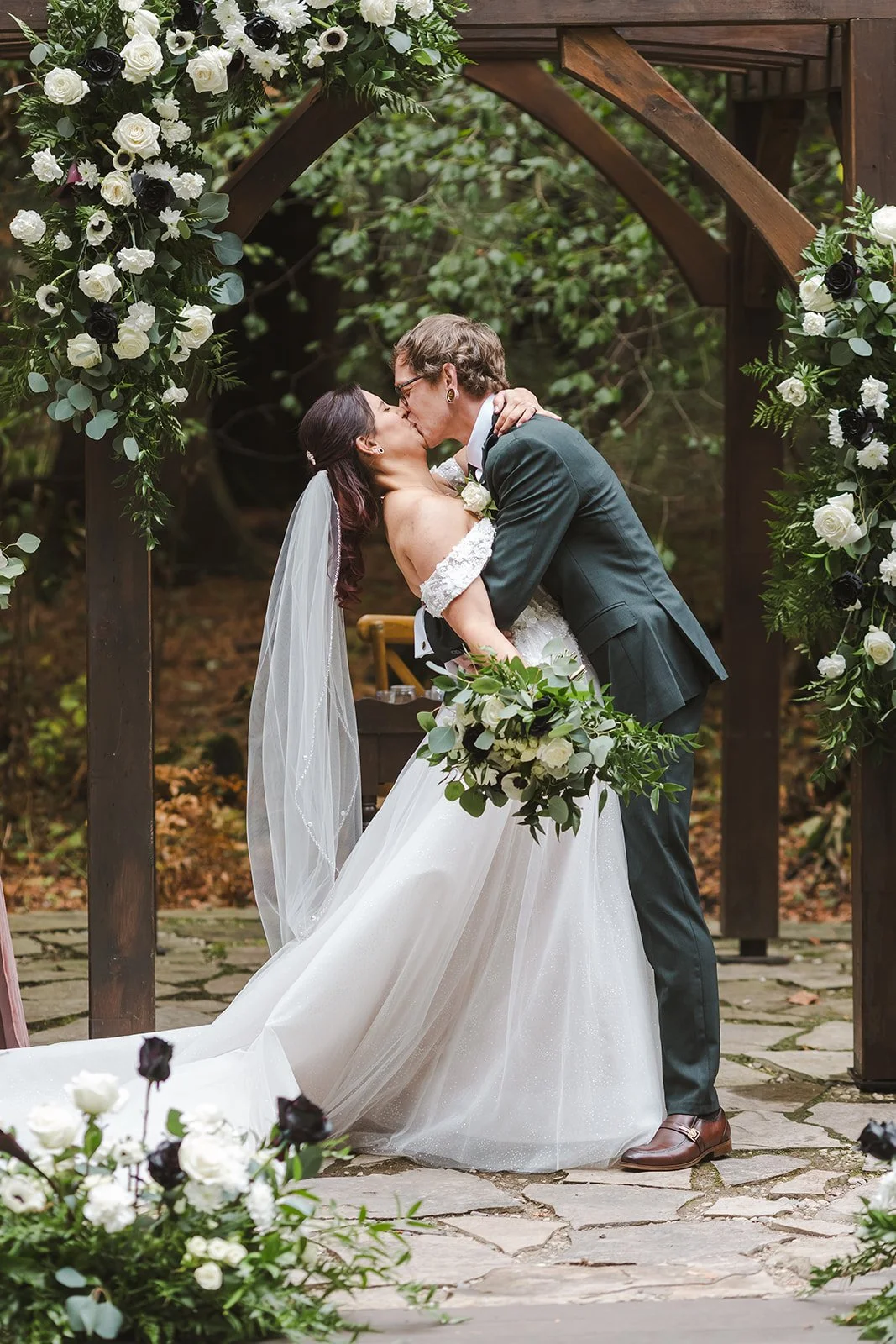 Bride and groom dip kiss at altar  Erin Estates  Fedora Media.jpg