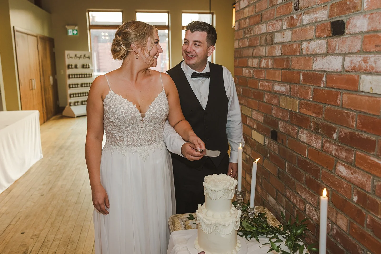 Bride and groom cake cutting  Arlington Hotel  River's Edge  Paris, ON  Fedora media.jpg