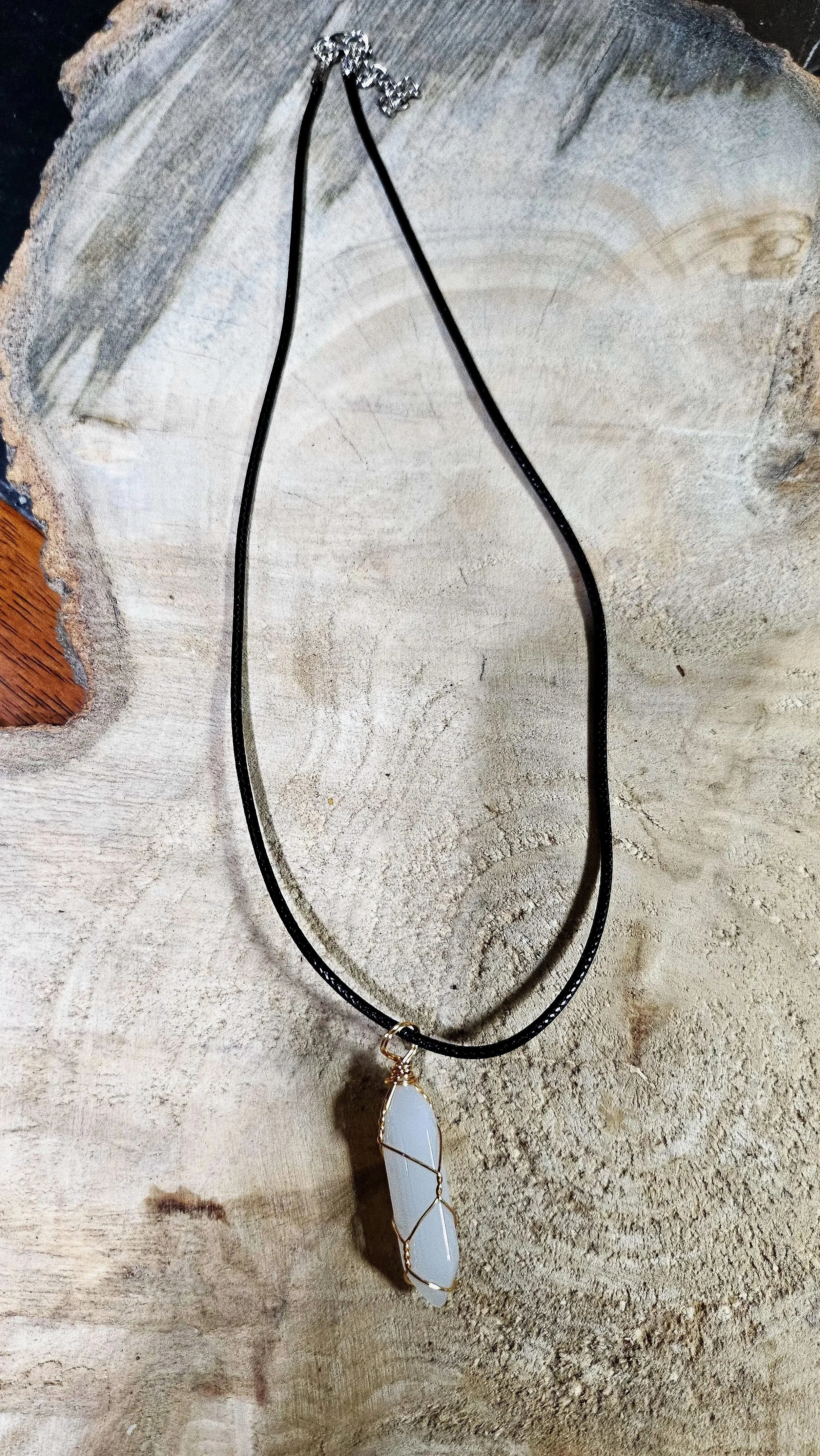 Single stone point necklace