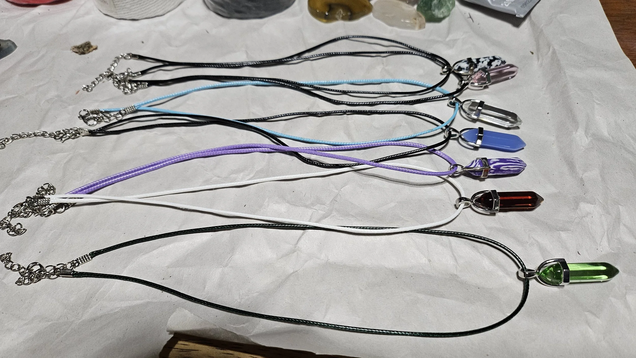 Single pendant necklaces