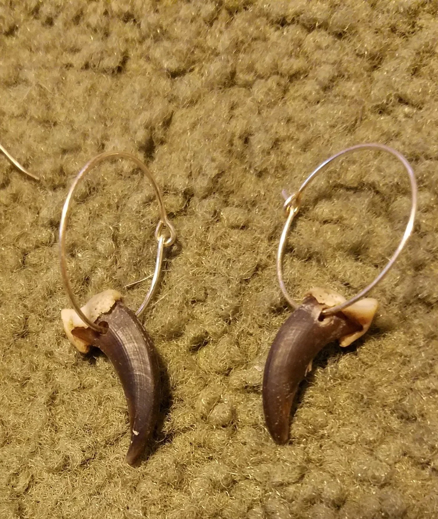 Fox claw earring single