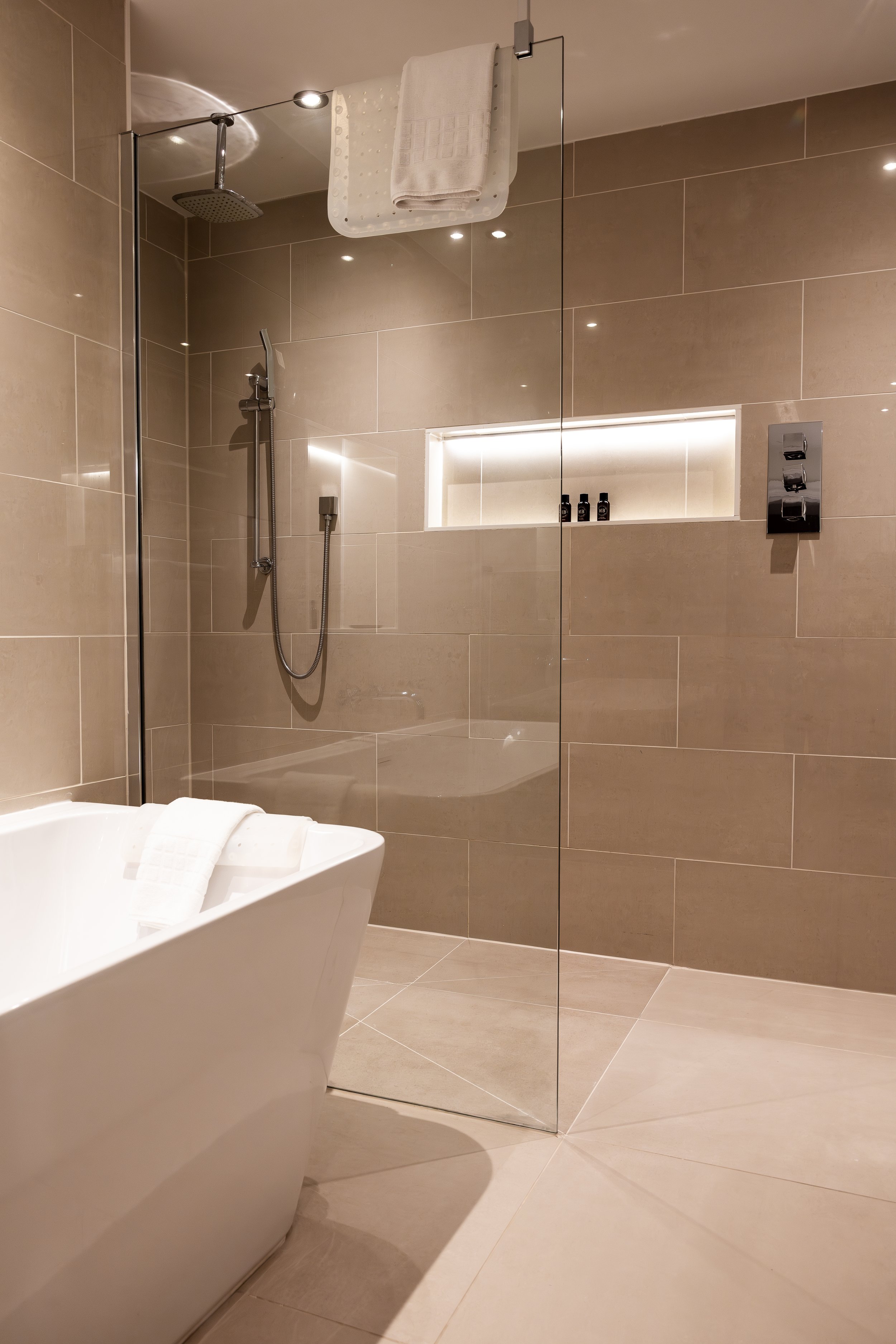 Carden Luxury Suite-10.jpg