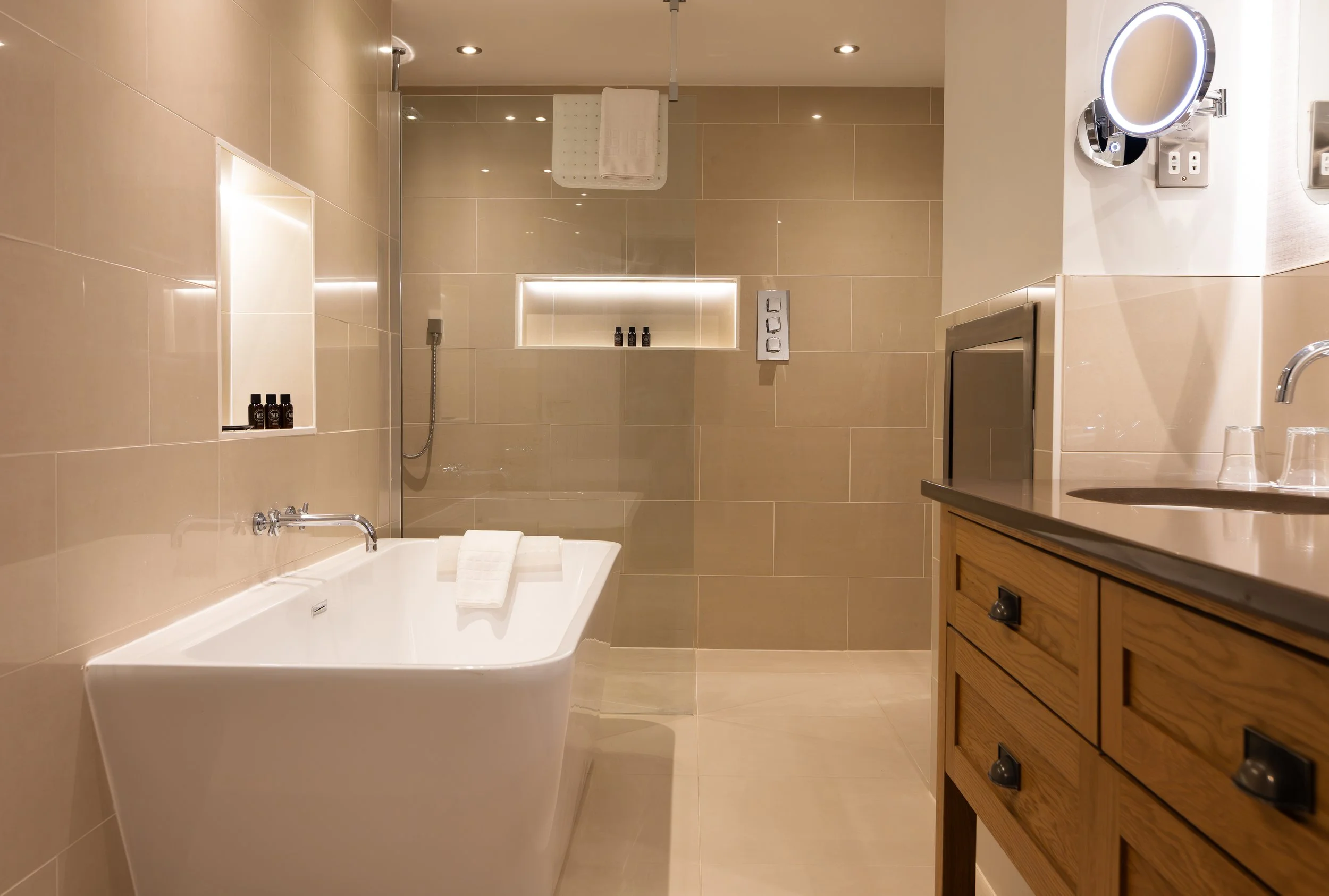 Carden Luxury Suite-9.jpg