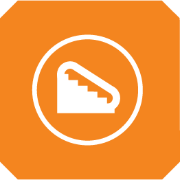 Señal de escalera de emergencia en fondo naranja