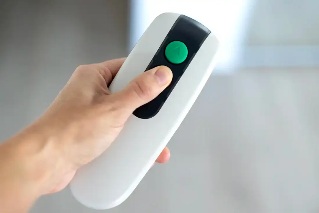 remote-control-for-home-lift-Luma-by-savaria.webp