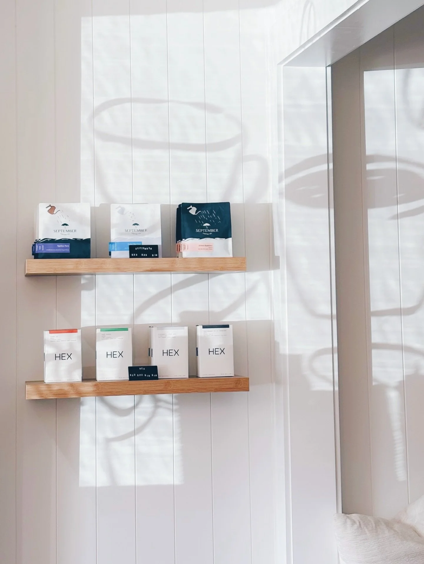 Name a coffee shop with cooler morning shadows 🤗