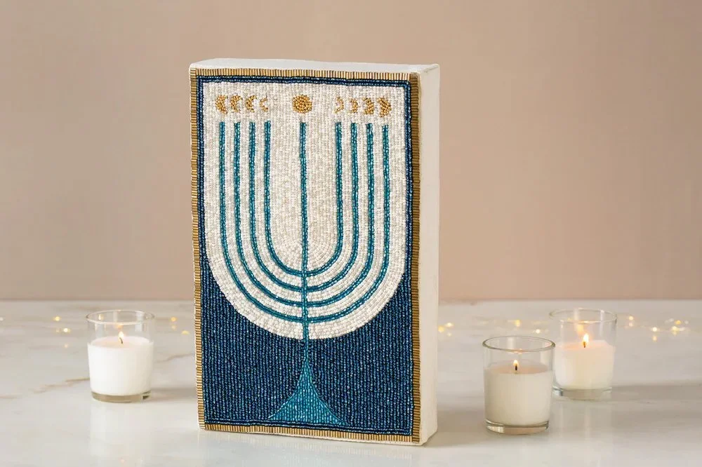 product-img_menorah-sign-lifestyle.webp