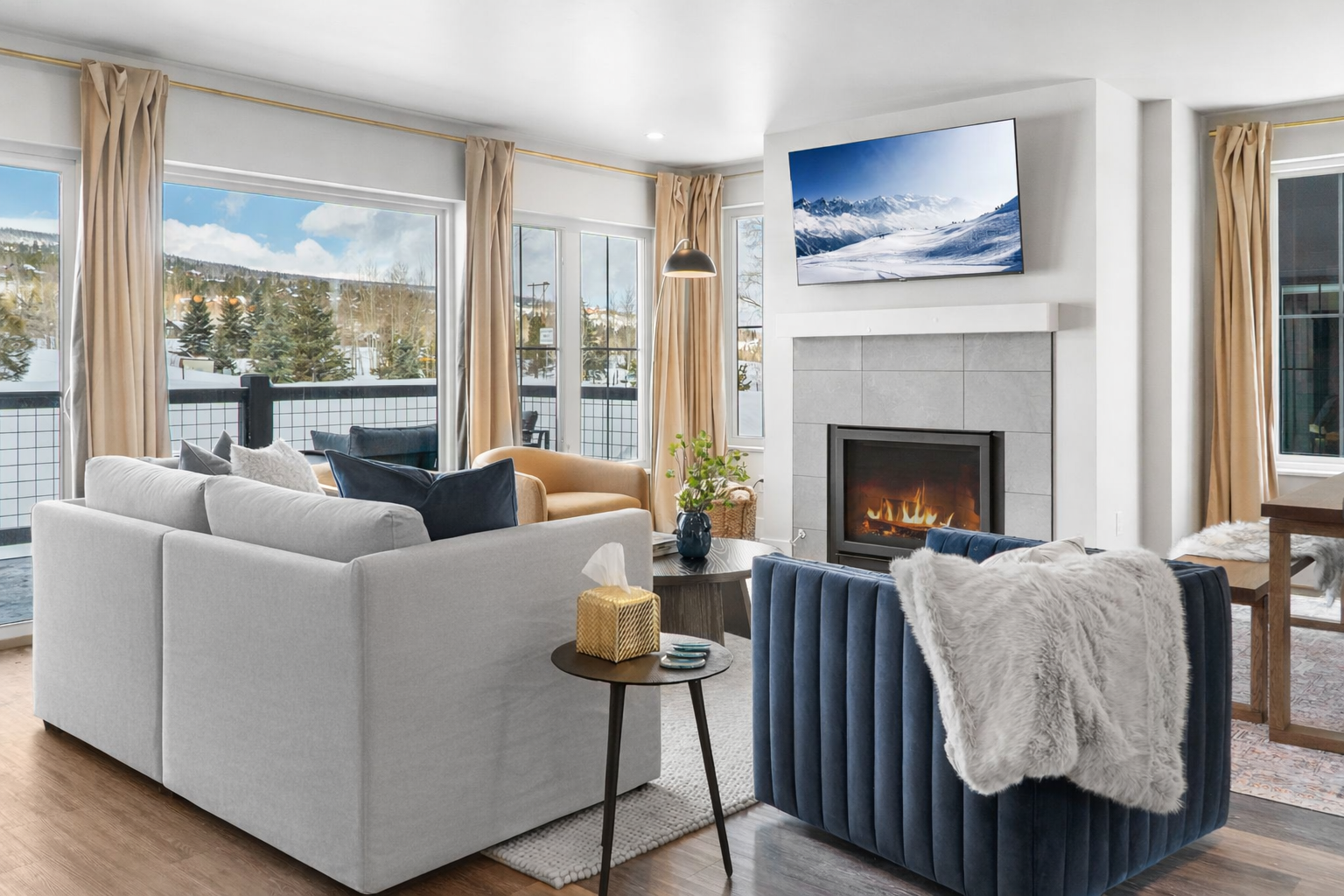 augustine swivel chair.png