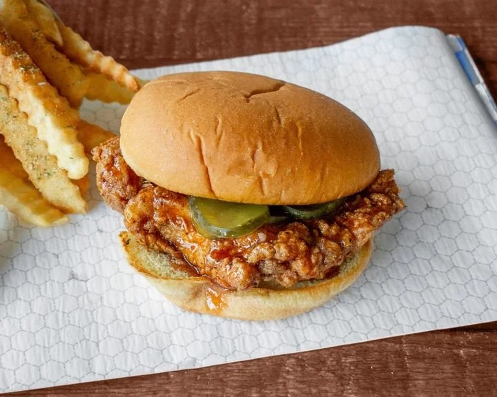 Our combos are perfect for Sunday afternoon munchies, like the Pickle Brined Crispy Fried Chicken breast tossed in Old Bay Hot Honey, and Pickles on a Potato Bun and Old Bay Fries! @tuffysmusicbox  #chickensandwich #pubgrub #barfood #hollerbachs #san