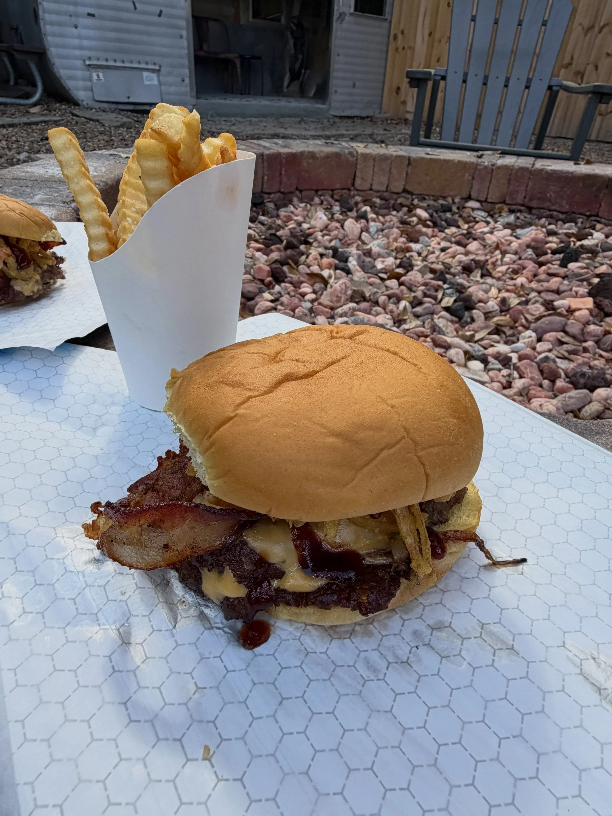 Happy #nationalcheeseburgerday! 

Today is basically a holiday we were born to celebrate.

Have a smashed burger with us