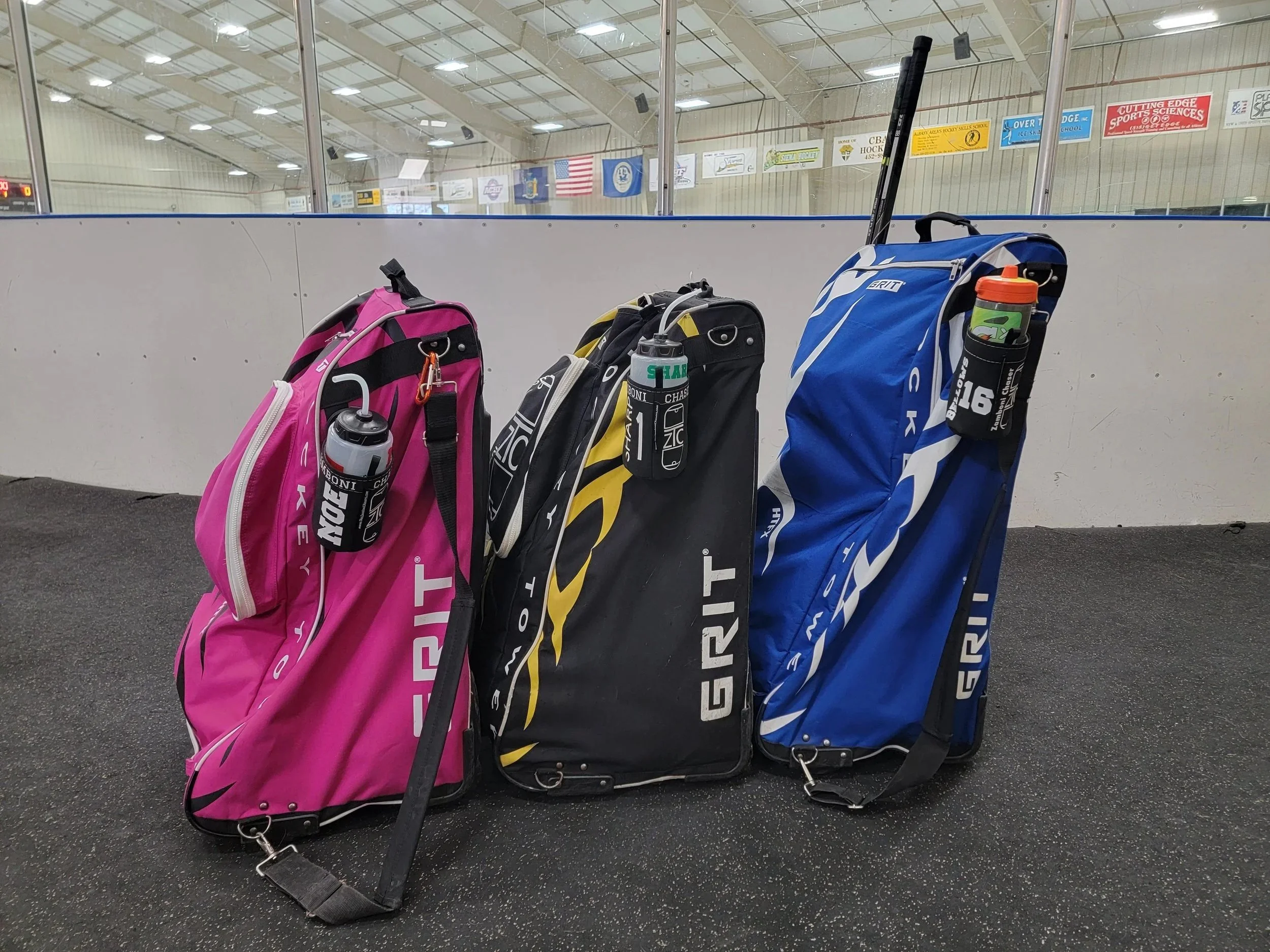 Magnetic Style Water Bottle Holder. INCLUDES WATER BOTTLE