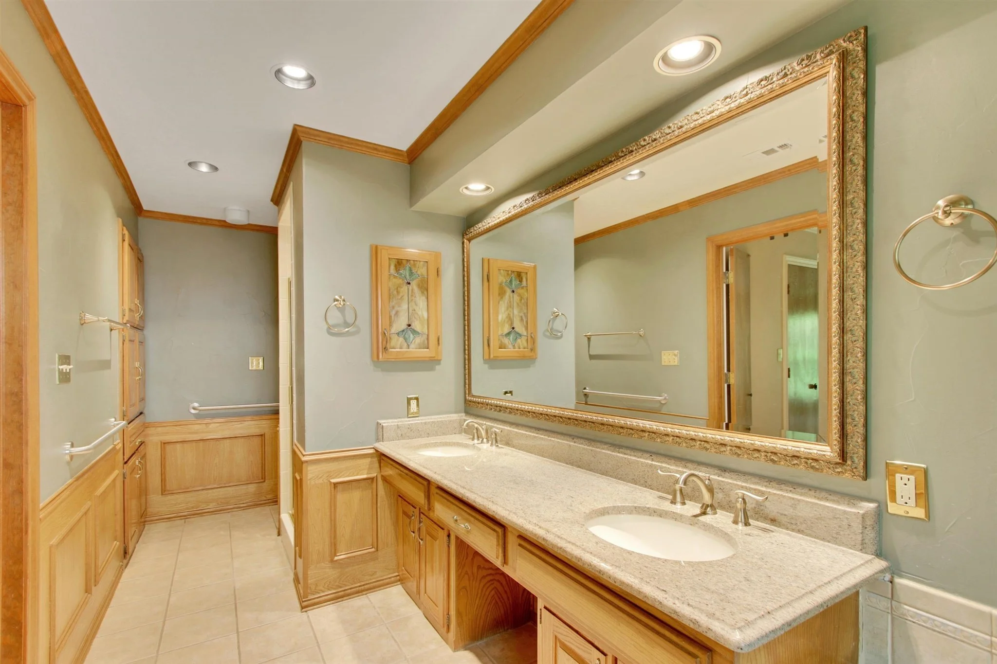 18-Bathroom.jpg